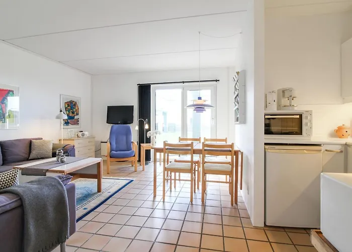 Appartement Tinke - 150m From The Sea By Interhome